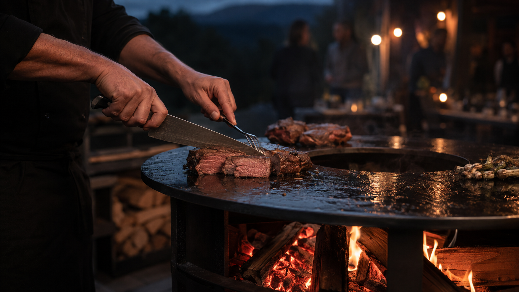 Premium-BBQ an einer offenen Feuerplatte
